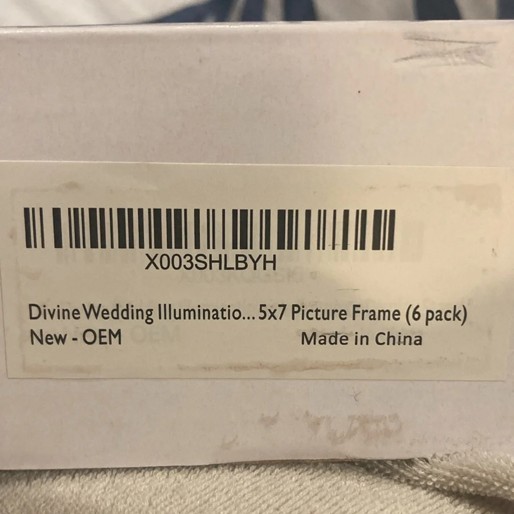 Set of 6 Clear Acrylic 5 by 7 Picture Frames